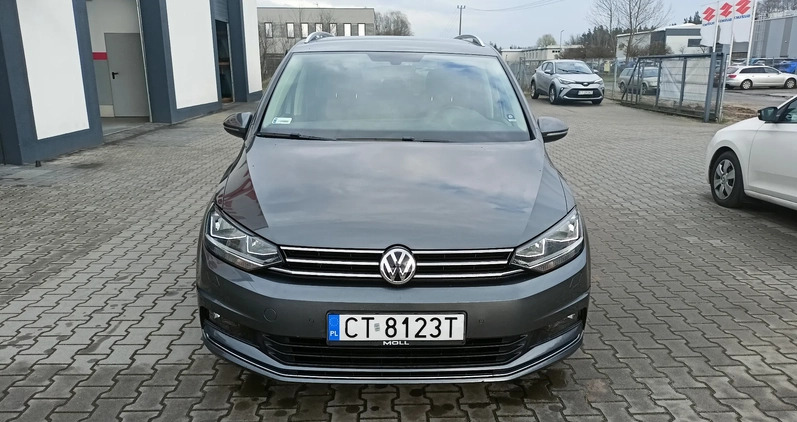 Volkswagen Touran cena 67690 przebieg: 132000, rok produkcji 2017 z Toruń małe 211